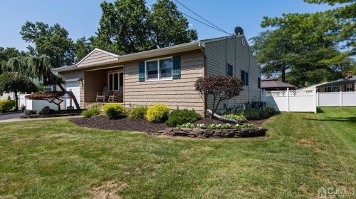 82 Wooding Ave, Edison, NJ 08817-3816