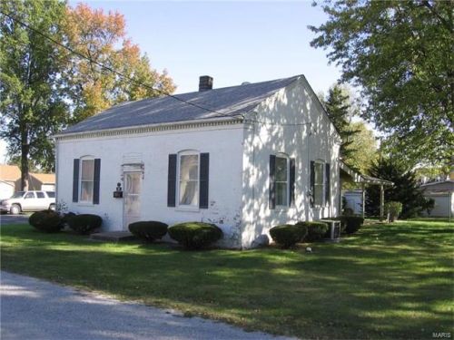 402 Adams St, Breese, IL 62293-1108