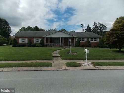 2640 Kingston Rd, York, PA 17402-3701