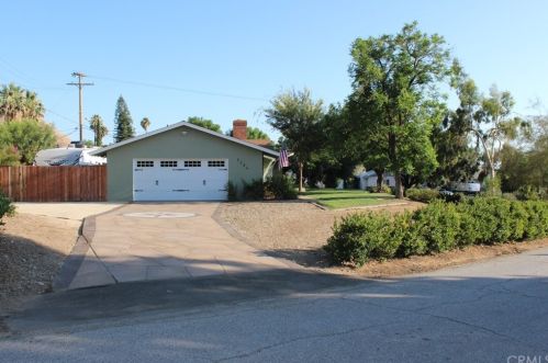 3284 Belvedere Dr, Riverside, CA 92507-3209