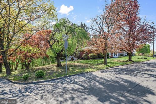 459 46th St, Harrisburg, PA 17111-2720