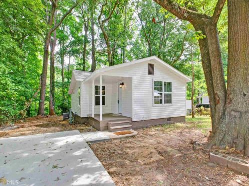 8 Frank St, Newnan, GA 30263-1809