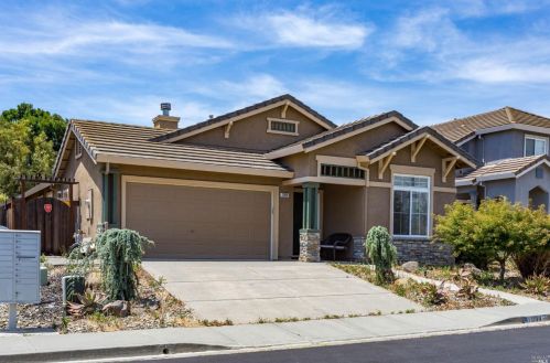 1099 Cloverbrook Cir, Vacaville, CA 95687-7912