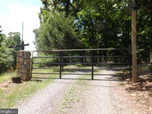 348 Ponds Ct, Berkeley Springs WV  25411-6514 exterior