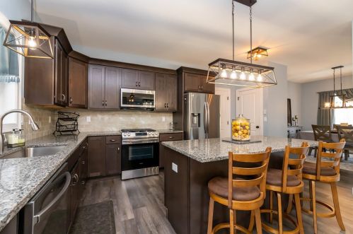 4 Dutton Cir, Mount Vernon, NH 03057-1204