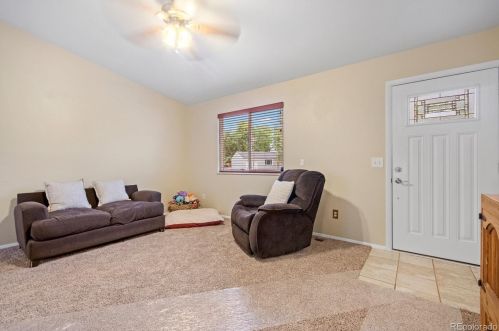 17857 Oxford Pl, Denver CO 80014-5137 exterior