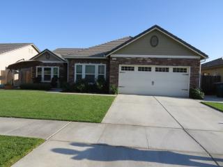 3828 Prospect Ave, Visalia, CA 93291-8420