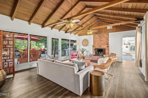 2512 Rockdell St, Glendale CA 91214-2221 exterior