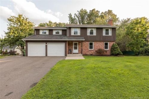 7 Jay Cir, Windsor, CT 06095-2442