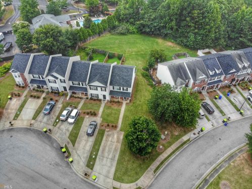 2 Chastain Cir, Newnan, GA 30263-8601