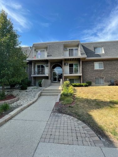 860 Winesap Ct, Wheeling, IL 60070-2372