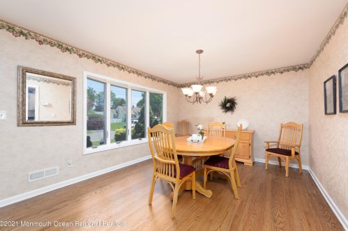 2 Louise Pl, Middletown, NJ 07748-1405