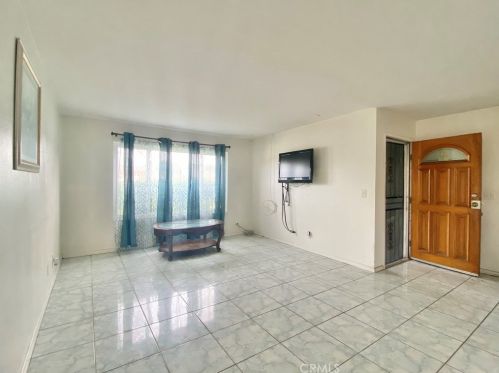 1414 Cedar St, Santa Ana, CA 92707-1922