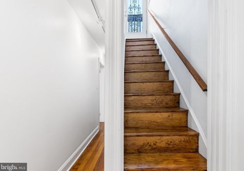 904 10th St, Philadelphia PA 19147-3744 exterior