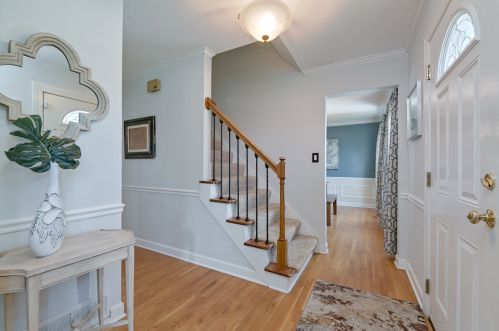 18 Bedford Ln, Geneva, IL 60134-1815