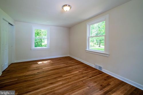 73 Bayberry Rd, Princeton NJ  08540-7418 exterior