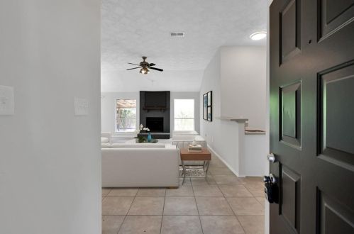 312 Oxford Dr, Conroe TX  77303-1815 exterior