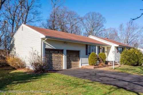 11 Chestnut Ridge Rd, Holmdel Village, NJ 07733-1414