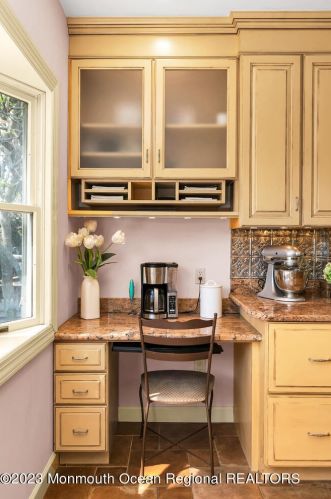 35 Leroy Pl, Tinton Falls NJ  07701-1712 exterior