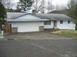 402 Barr Dr, Kelso, WA 98626-5008