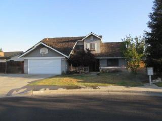1395 Dakota Ave, Clovis, CA 93612-5837