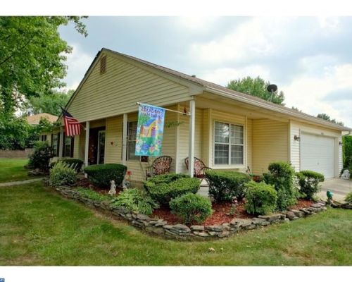 2 Meadowwood Ct, Columbus, NJ 08022-1026