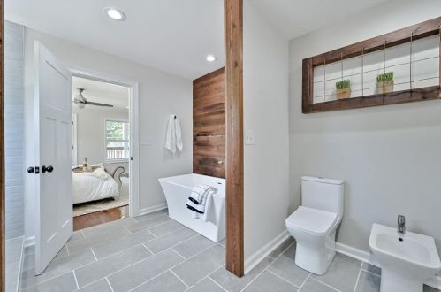 1477 Mercer Ave, Atlanta GA  30337-1515 exterior