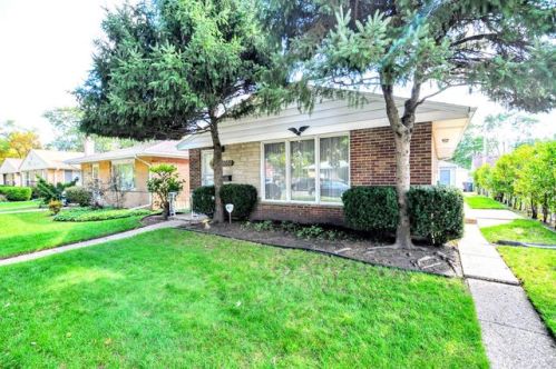 5005 Greenleaf St, Skokie, IL 60077-2172