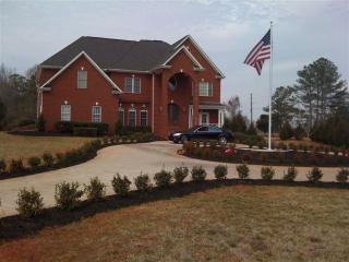 30 Shores Rd, Jefferson, GA 30549-2198