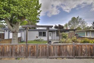 305 Coronado Dr, Petaluma, CA 94954-3403