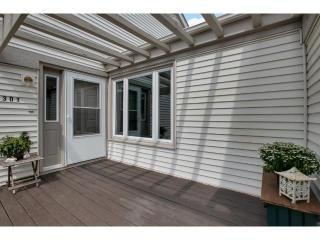 301 Elan Ct, Saint Paul, MN 55125-1441