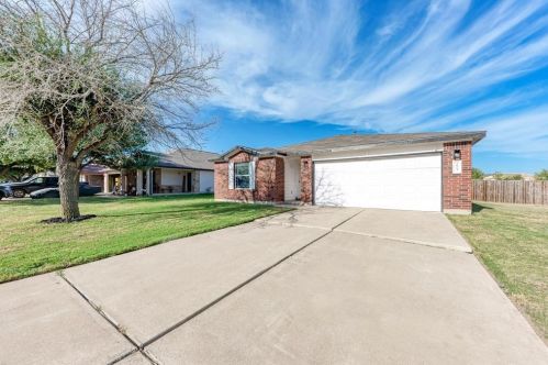 273 Town Lake Bnd, Uhland TX  78640-5171 exterior
