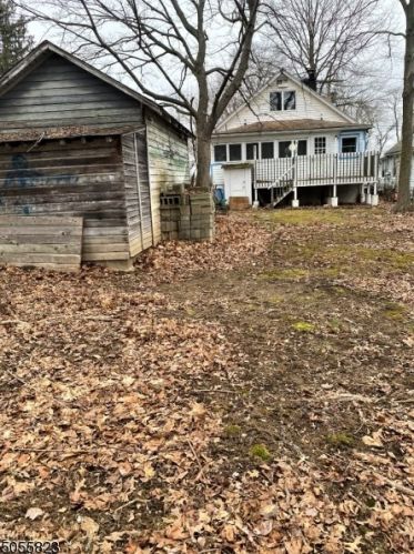 19 Augusta St, Parsippany, NJ 07834-1612