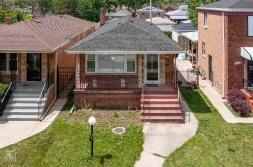 9750 Lowe Ave, Chicago, IL 60628-1013
