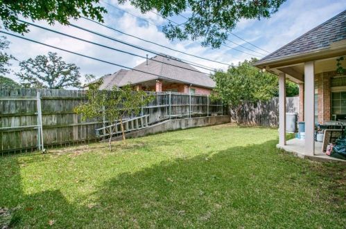 1421 Carver Ln, Irving TX  75061-3908 exterior