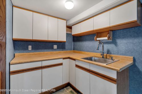 232 Cold Indian Spg Rd, Tinton Falls NJ 07712-3224 exterior