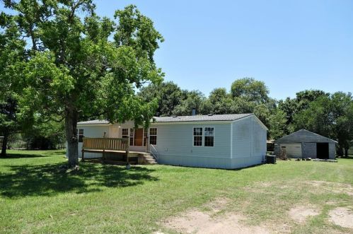 731 Bob White Ln, Wallis TX  77485-8759 exterior