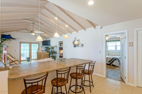 16 Las Vegas Rd, Lavallette NJ 08735-1815 exterior