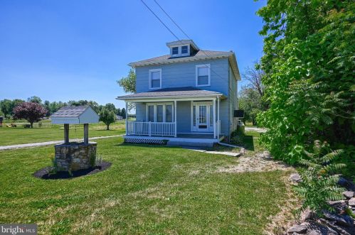 1504 Carlisle Pike, Hanover PA 17331-8820 exterior