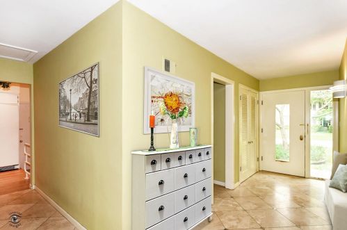 701 Arbor Ln, Glenview, IL 60025-3425