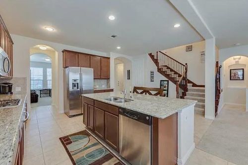 1032 Chickasaw Dr, Carrollton TX  75010-1114 exterior