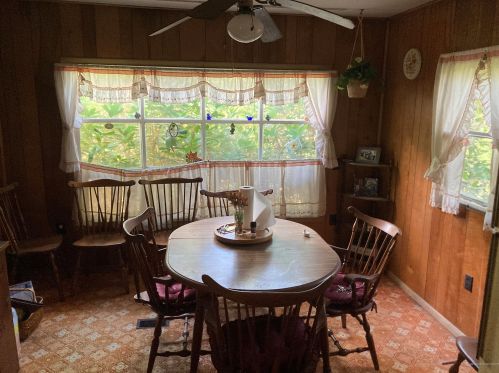 8 Apache Ln, Lebanon, ME 04027-3954
