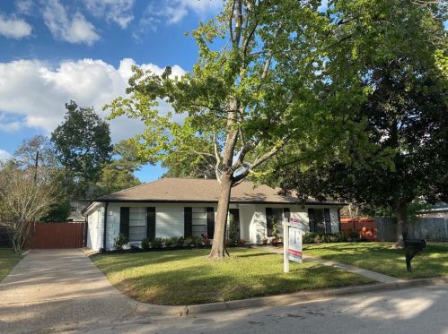 1102 Holly Dr, Conroe TX  77301-1118 exterior