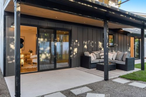 5243 Fulton Ave, Van Nuys CA  91401-5906 exterior