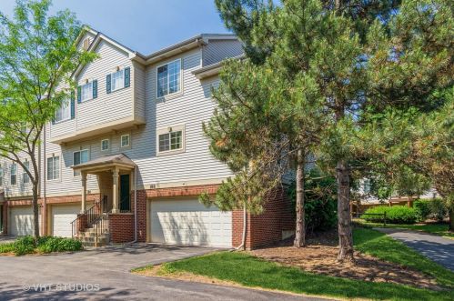 188 Monarch Dr, Streamwood, IL 60107-3379