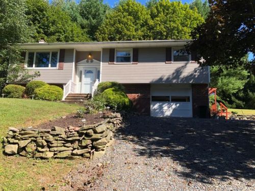 70 Dug Rd, Pittston, PA 18644-9374