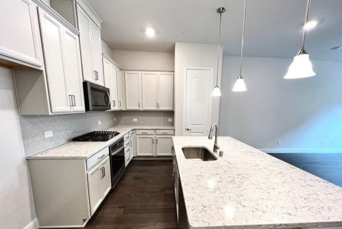 2909 Troutt Dr, Carrollton TX  75010 exterior