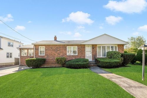 7 Sampson Ave, Providence, RI 02911-2606