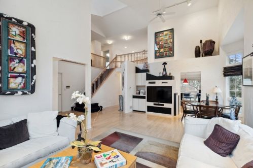 900 Fountain View Dr, Bannockburn IL  60015-4847 exterior