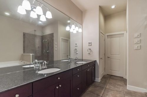 701 1st St, Fort Worth TX  76102-2705 exterior